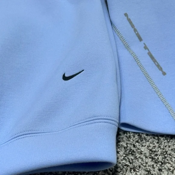 Nike Men's Tech Fleece Oversized Hoodie - Picture 11 of 13